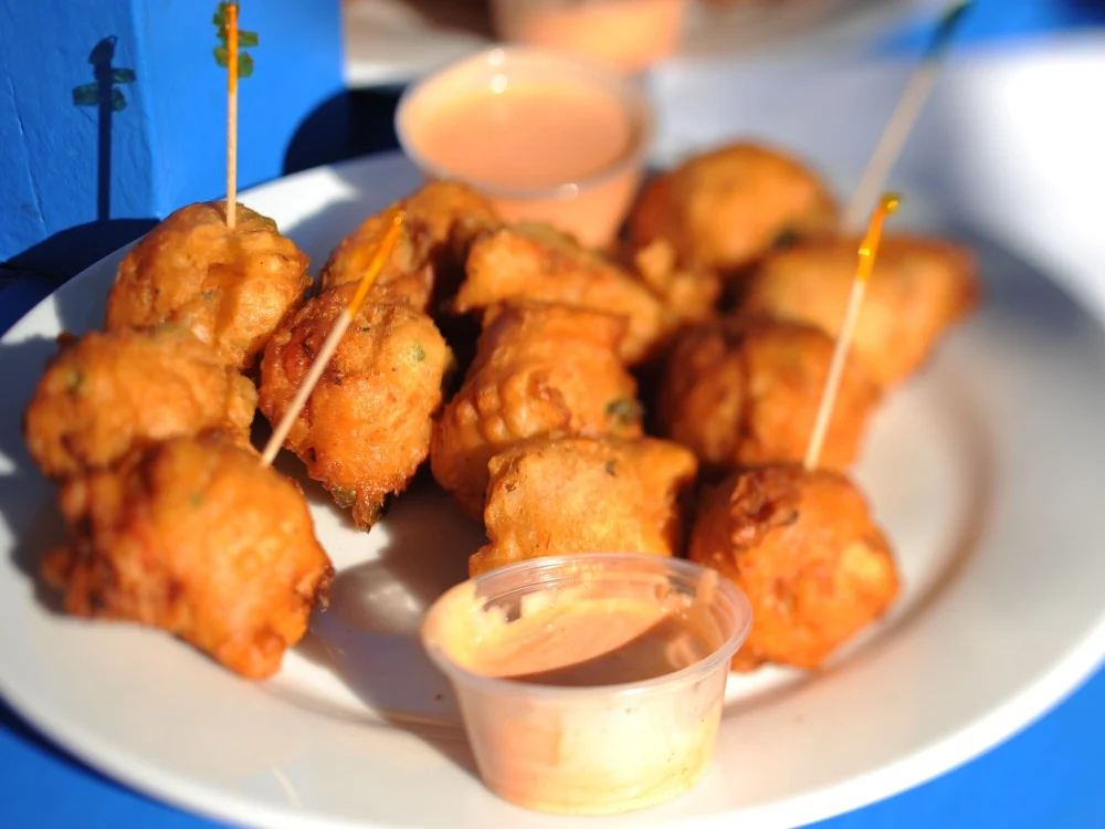 conchfritters-roundplate